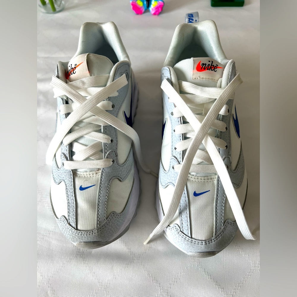 Nike Air Max Dawn Size 6